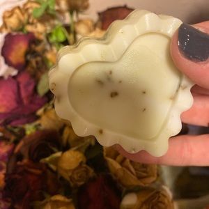 handmade cbd soaps with essential oils !